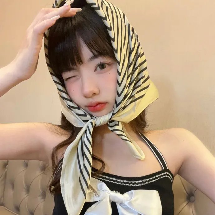 这名男子，捡到了人鱼。